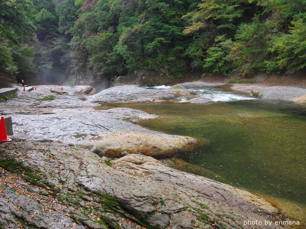 吹割の滝の下流