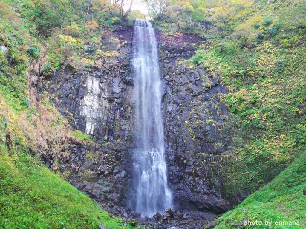 山形県酒田市　玉簾の滝