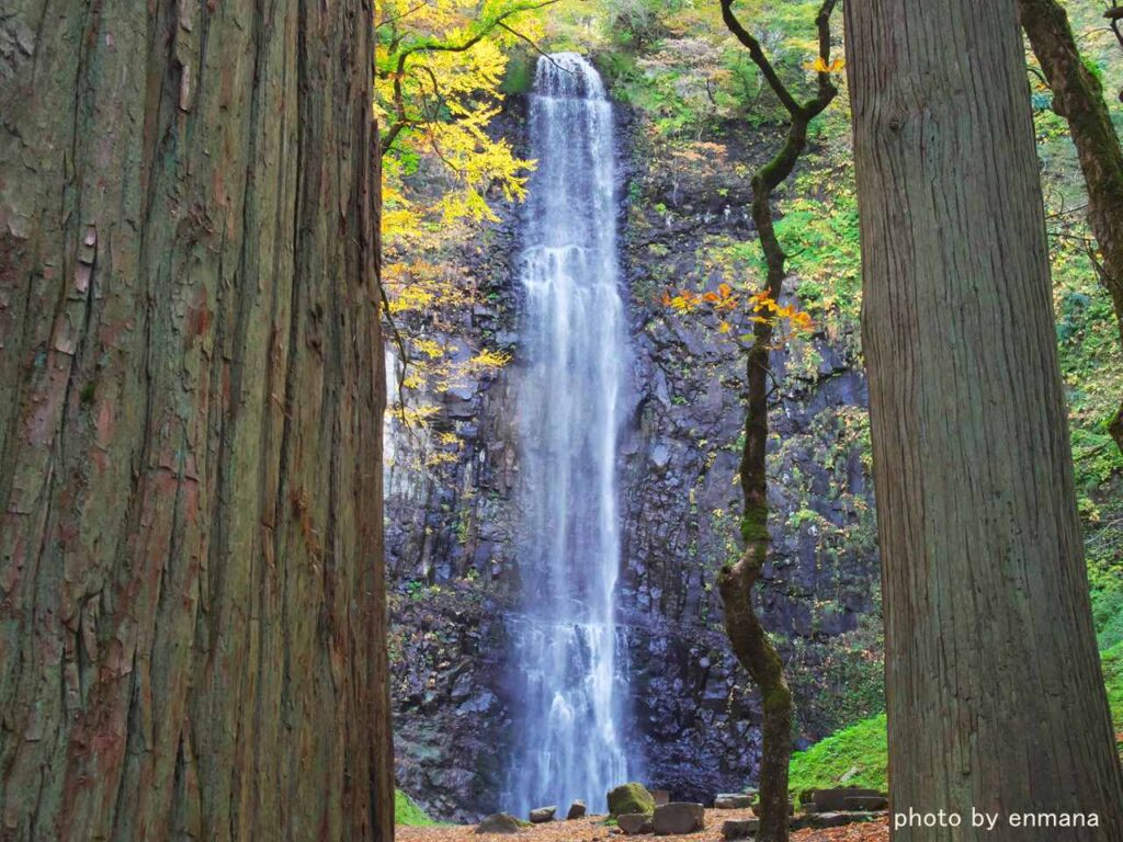 山形県酒田市　玉簾の滝