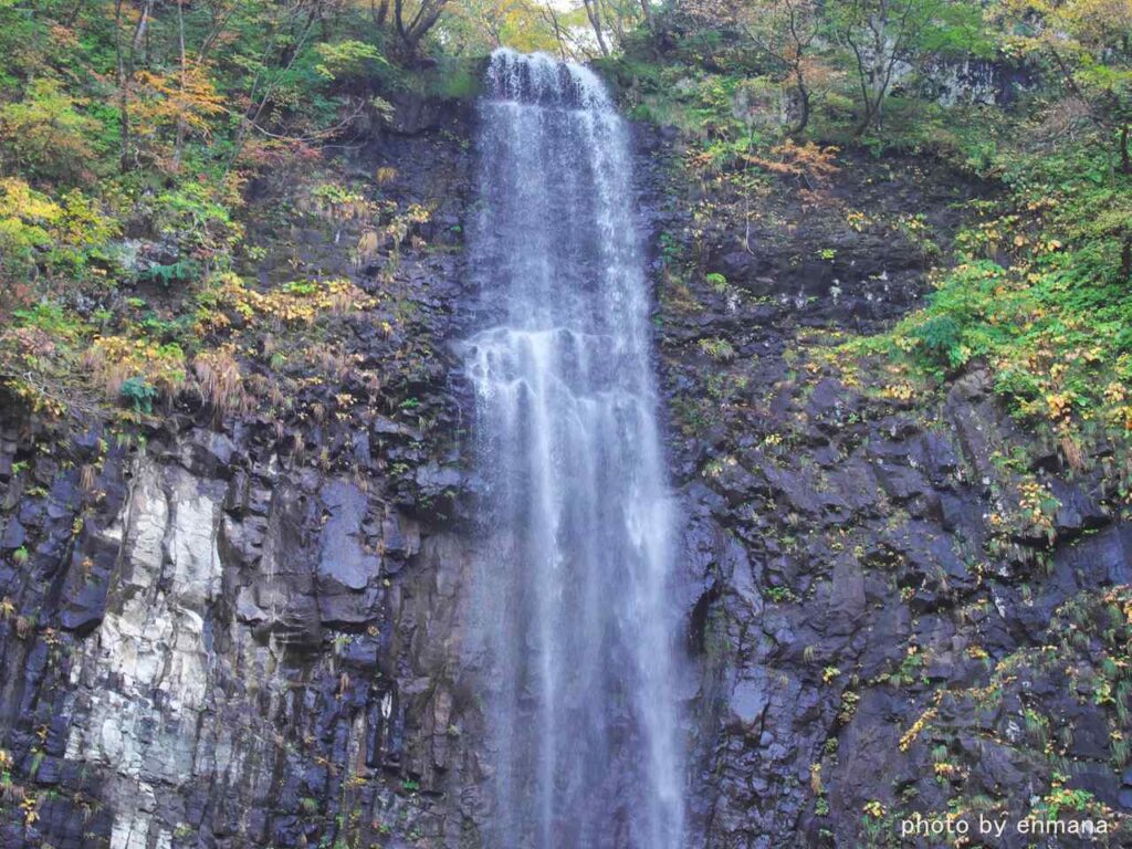 山形県酒田市　玉簾の滝