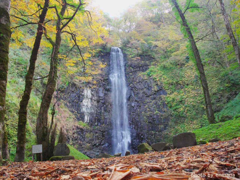 山形県酒田市　玉簾の滝